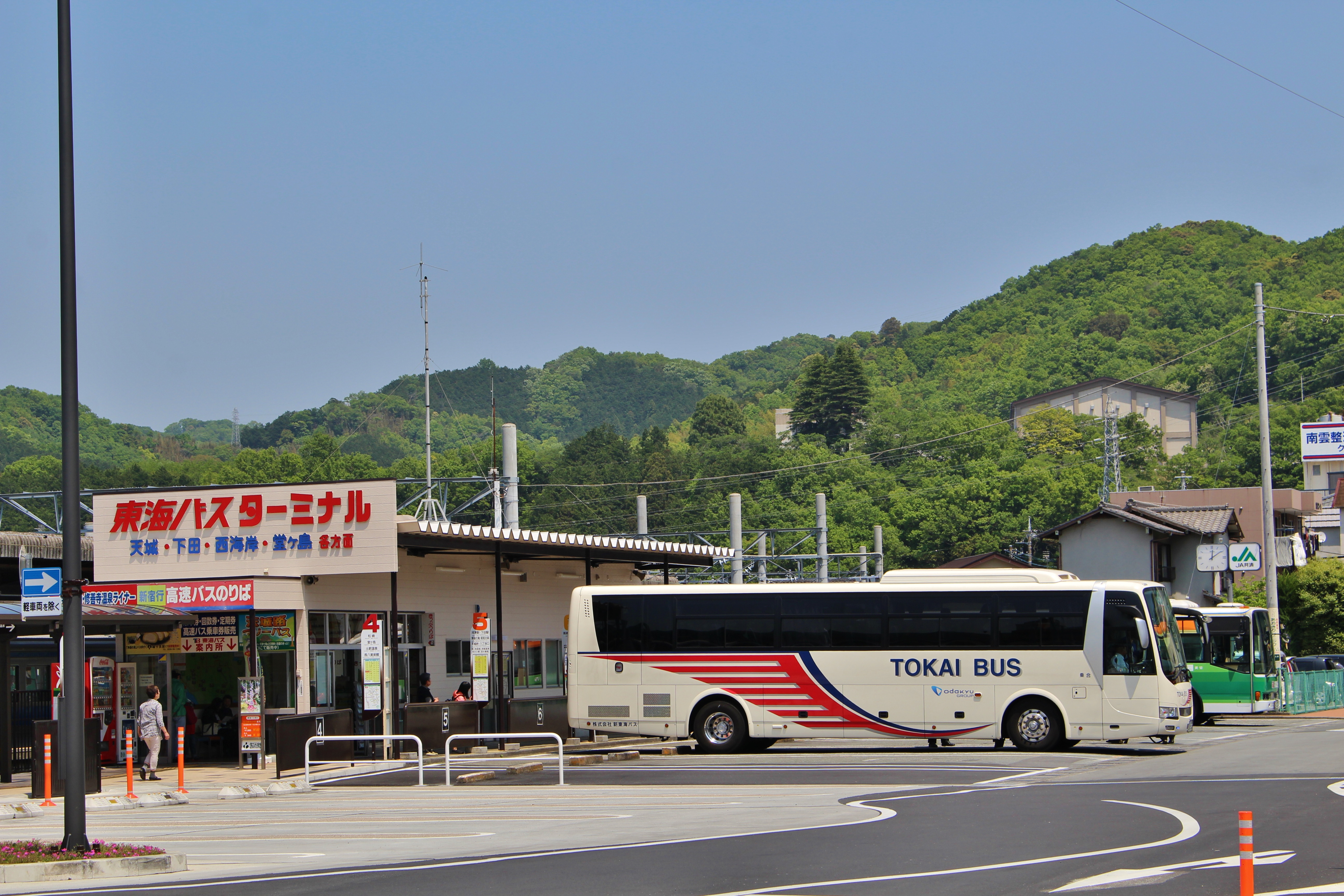 三島と新宿を結ぶ「三島エクスプレス」、中伊豆の温泉地と新宿を結ぶ「伊豆長岡・修善寺温泉ライナー」、2つの高速乗合バスを運行しております