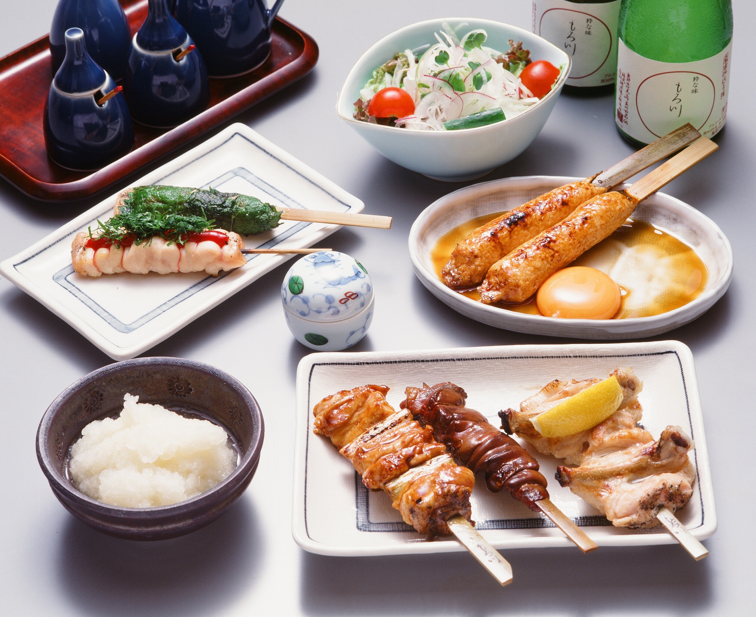 素材、味、趣きすべてにこだわった本格焼き鳥、京風おでん、季節のお料理をご堪能下さいませ。