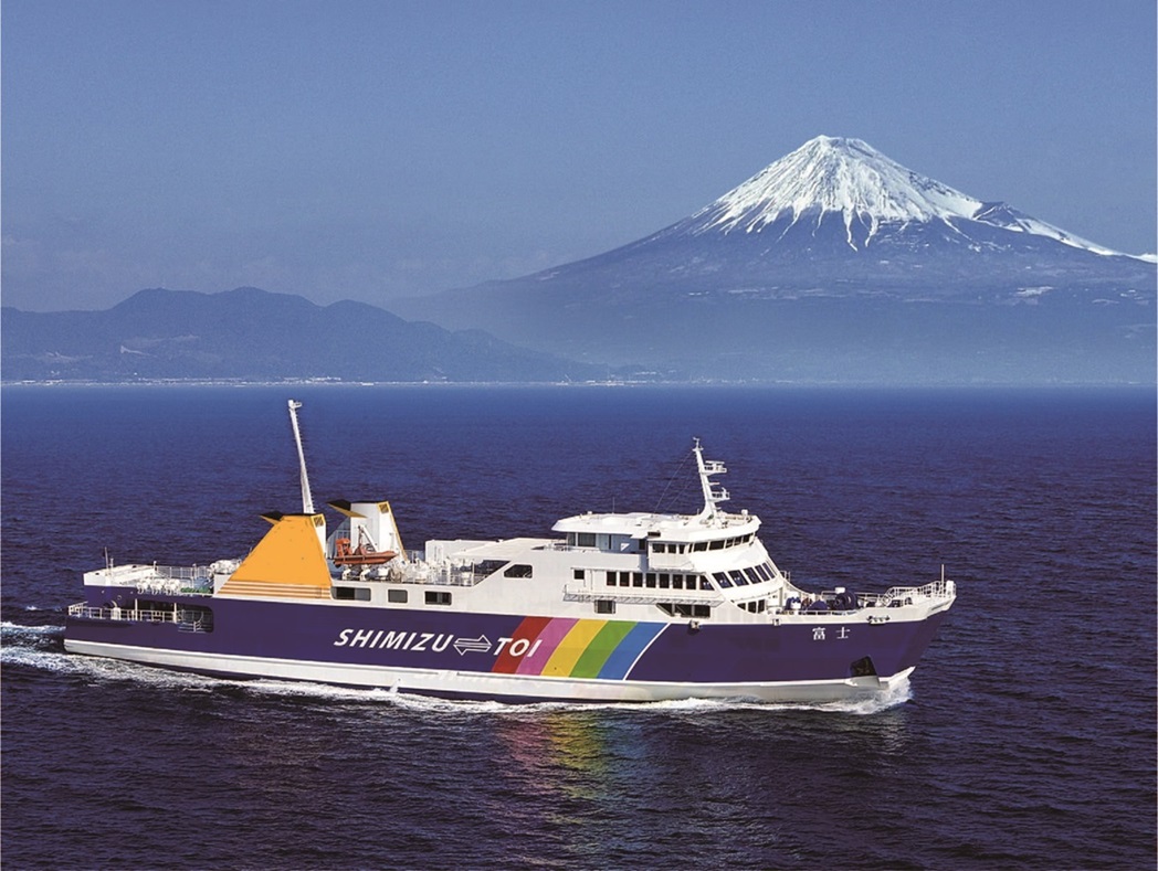 乗船中は清水港から土肥港までひたすら富士山ビュー