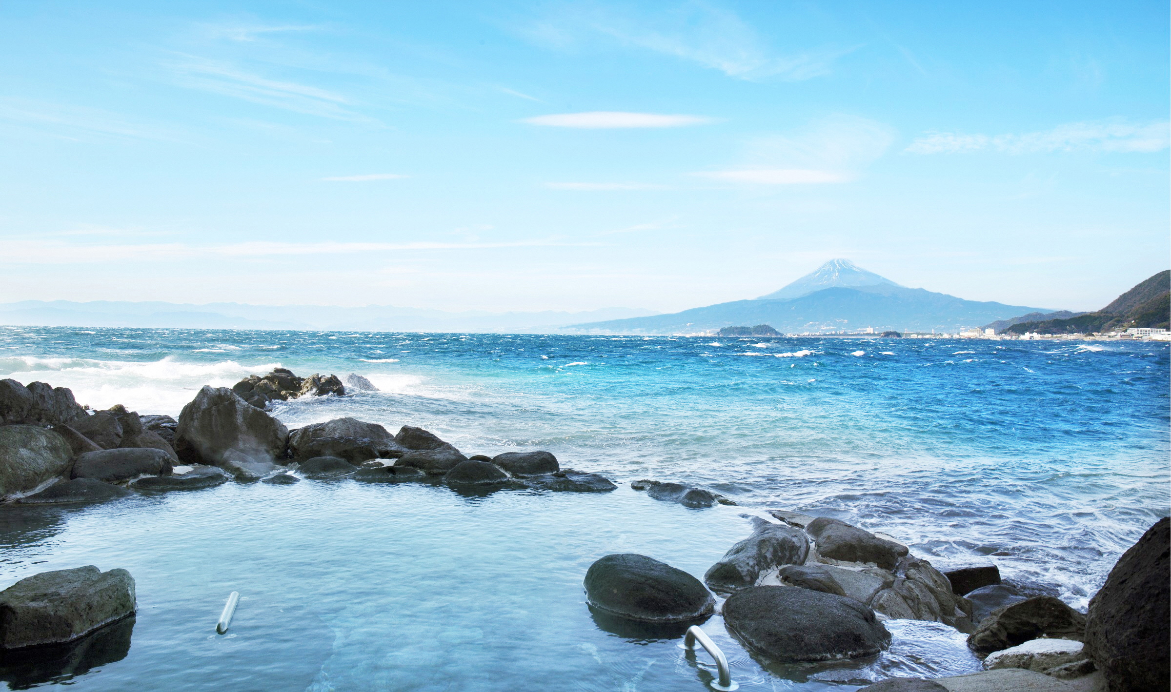 駿河湾越しに雄大な富士山を眺めながら癒しのひとときを。